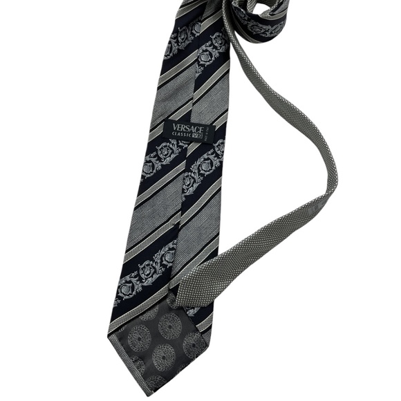 VERSACE CLASSIC V2 Black/Gray Striped Baroque Silk LUXURY Tie ITALY - Picture 2 of 5